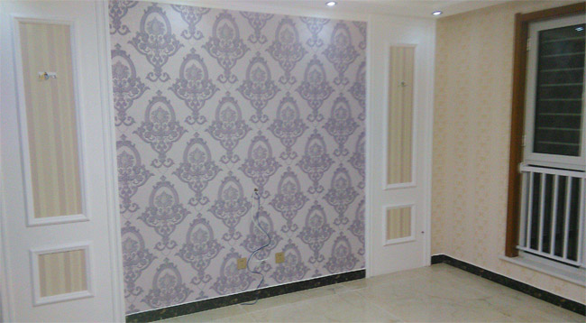 简而不凡、美观大方的玻璃纤维贴墙布，为美丽之家增添了一抹亮色