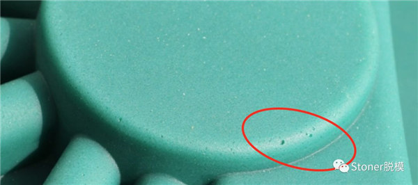 使用Stoner TraSys RotoFlow之前，该产品包含许多针孔