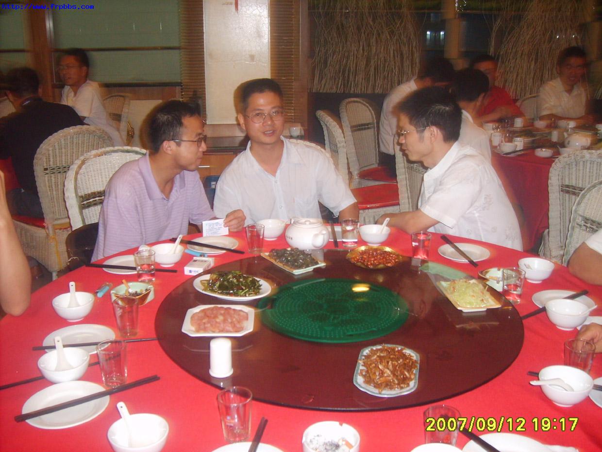 那时候天是蓝的、海是绿的，政府说话是算数的。