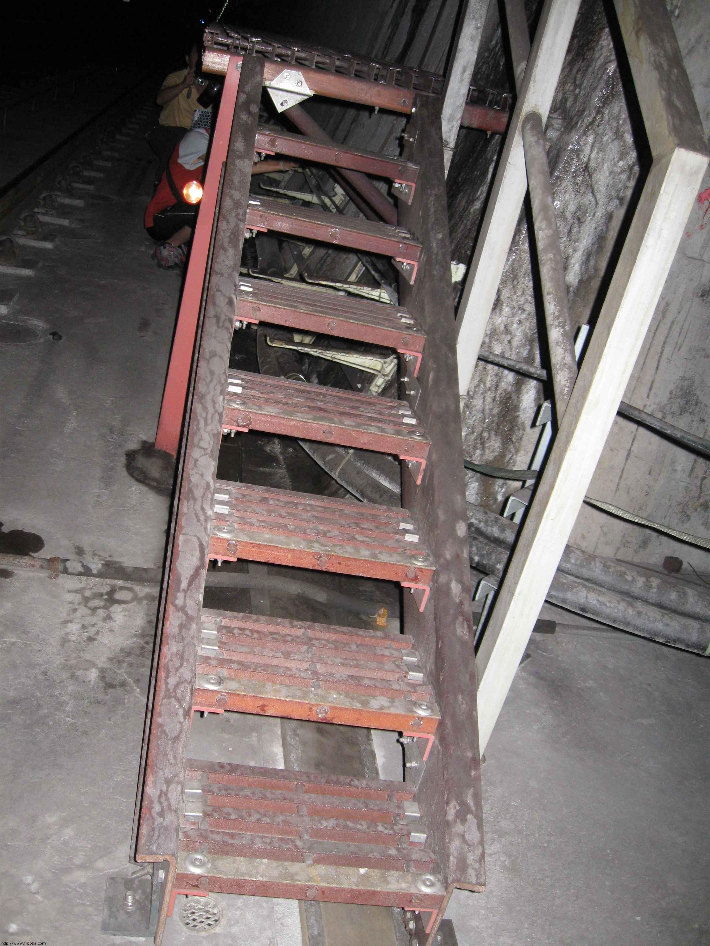 地铁逃生平台—爬梯（酚醛格栅USCG）