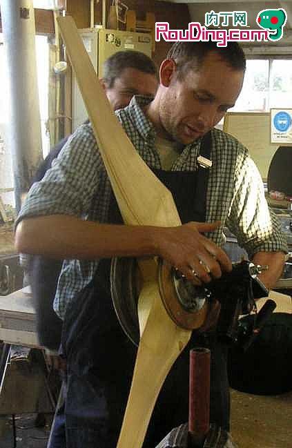 进行风电机组装