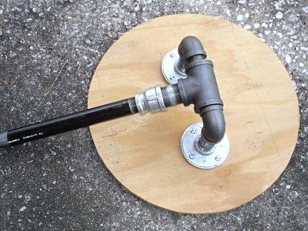 用水管做一个塔架，塔架底部如下所示