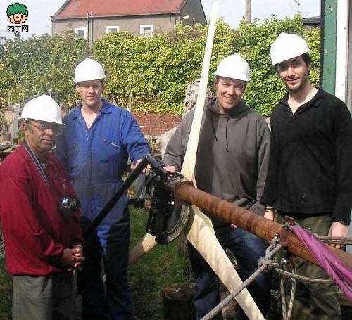 自制风力发电机-风电机准备立起来