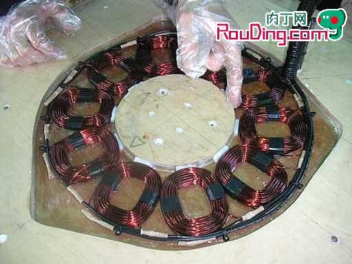 定子线圈在模子里排列成一圈