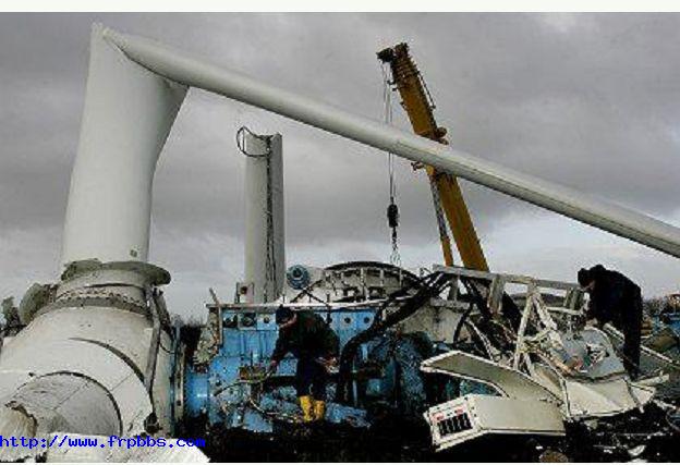 倒塌的风电机组