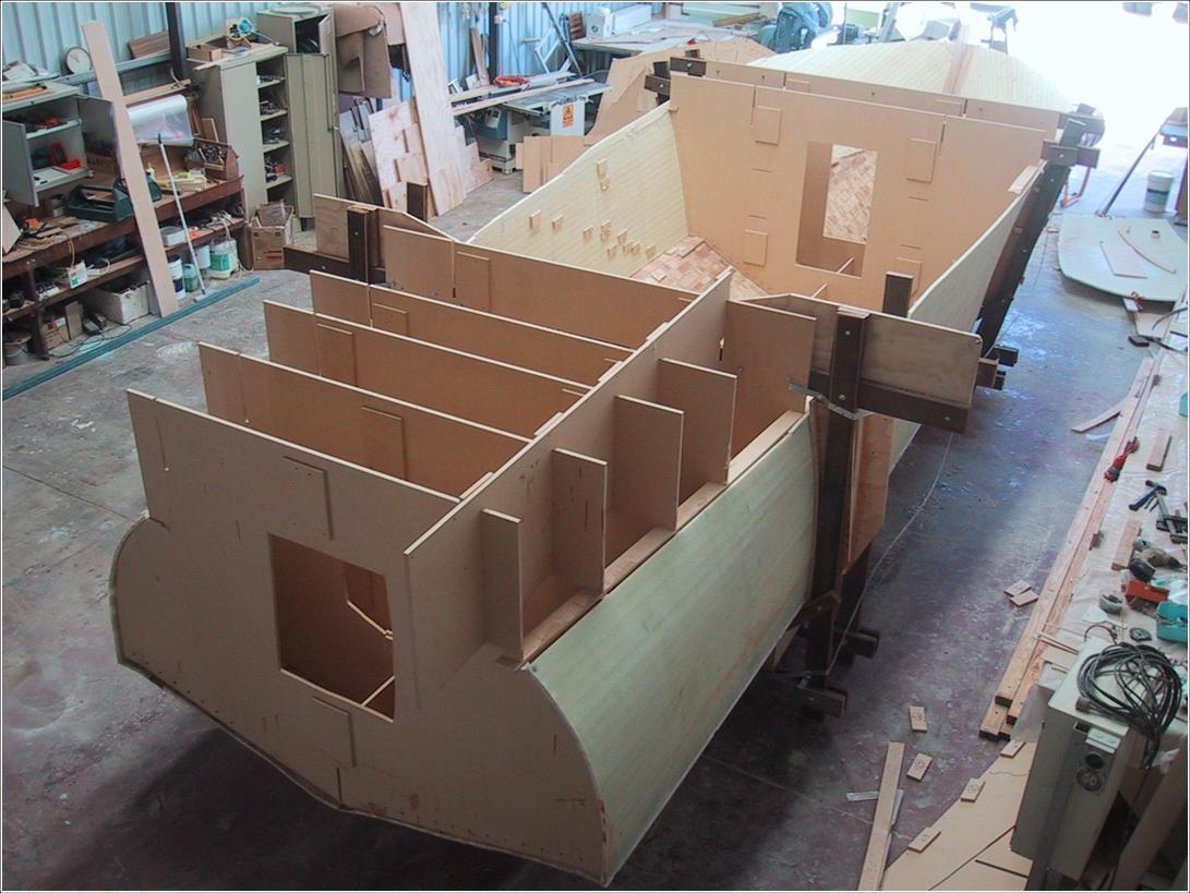 倒置开始拆除卡板，应该边拆边做补强