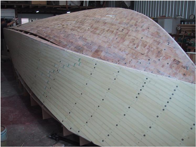 表面要刮环氧的腻子,打磨.一种很好打磨的环氧腻子,主要是填料的作用.