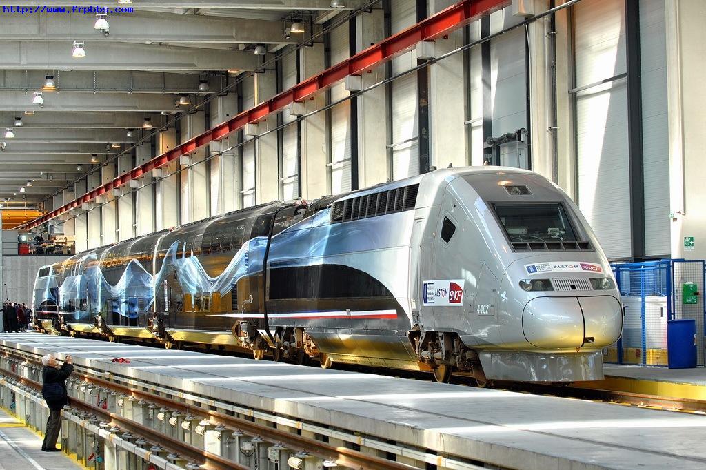 3月26号，“V150”以充满巴黎时尚艺术气息的新涂装在法国East European Technicentre向媒体公布，准备进行