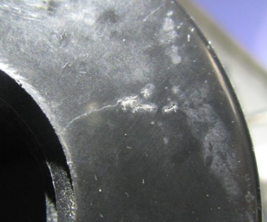 改进前裂缝加气孔&nbsp;&nbsp;在底部