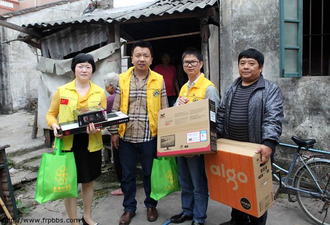 广州博皓参与化龙助学活动捐助优秀学生新电脑-1