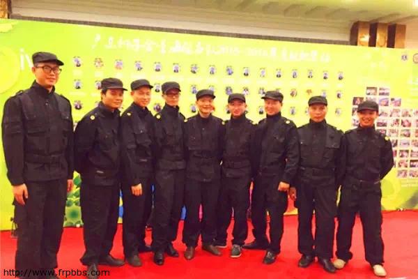 安保大哥上演制服诱惑