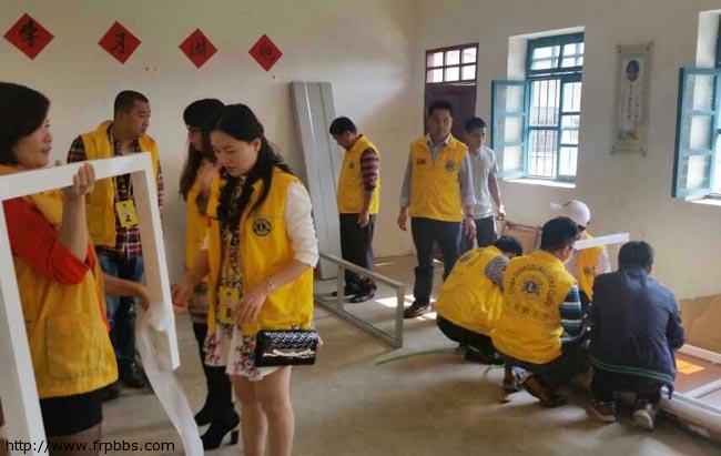 博皓董事长参与狮子会河源五所图书室的捐赠挂牌仪式